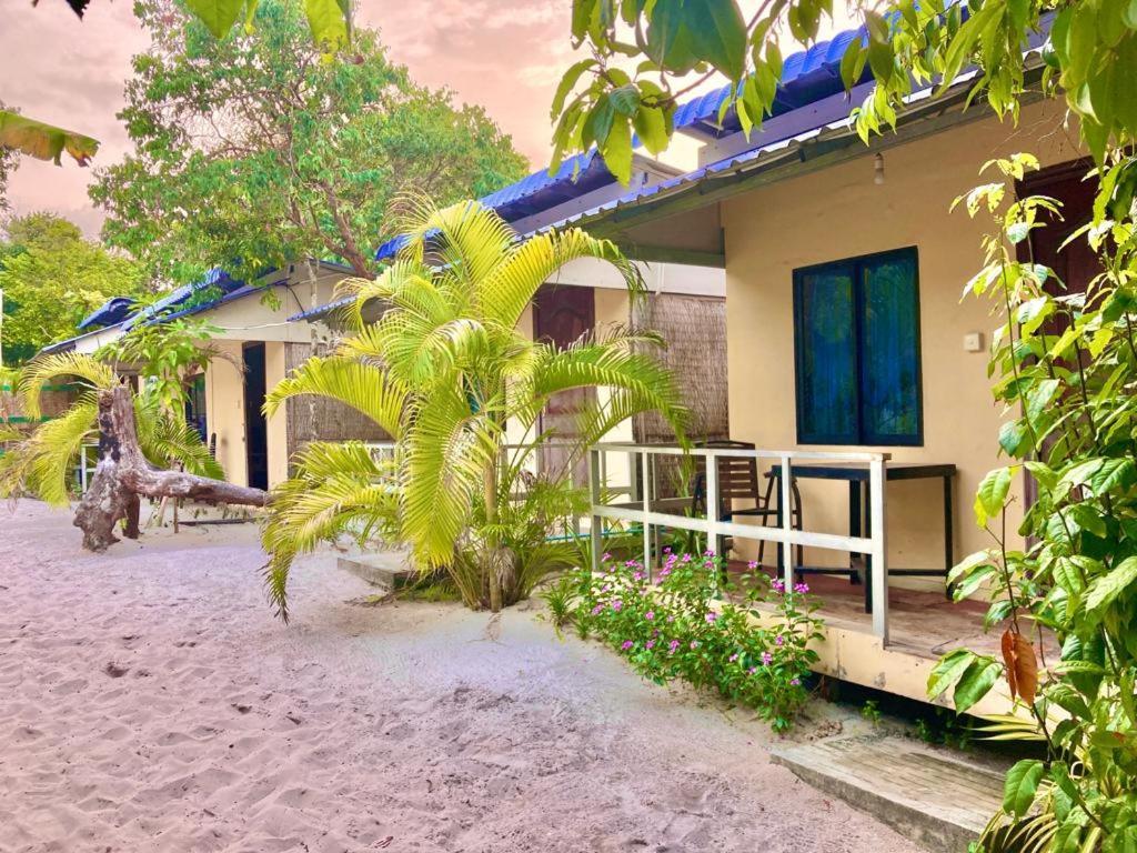 Auberge de jeunesse Lucky Sun Saracen Bay à Koh Rong Sanloem Extérieur photo